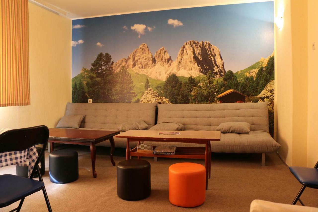 Hostel Trajan Долни Милановац Екстериор снимка