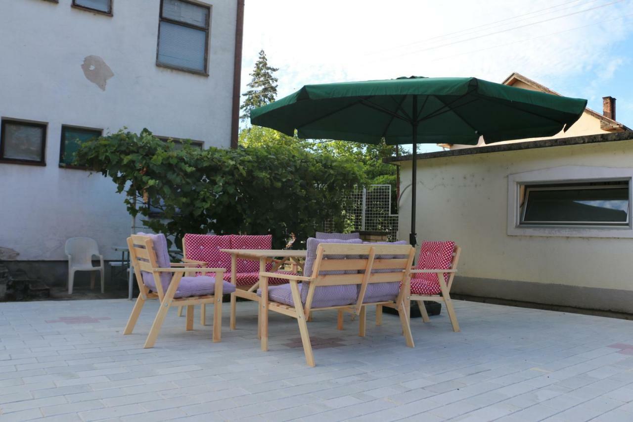 Hostel Trajan Долни Милановац Екстериор снимка