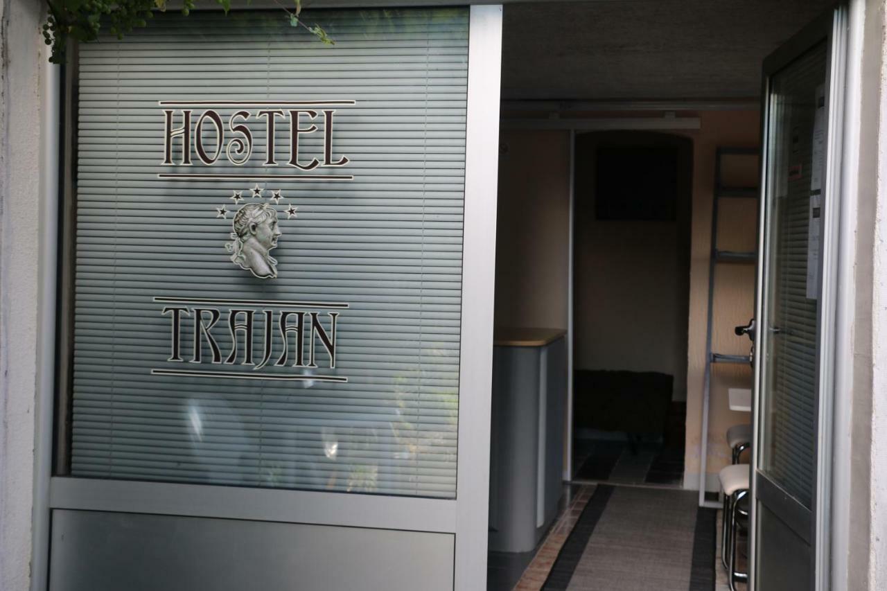 Hostel Trajan Долни Милановац Екстериор снимка