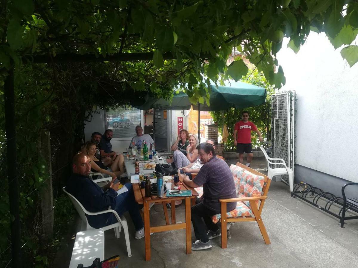 Hostel Trajan Долни Милановац Екстериор снимка